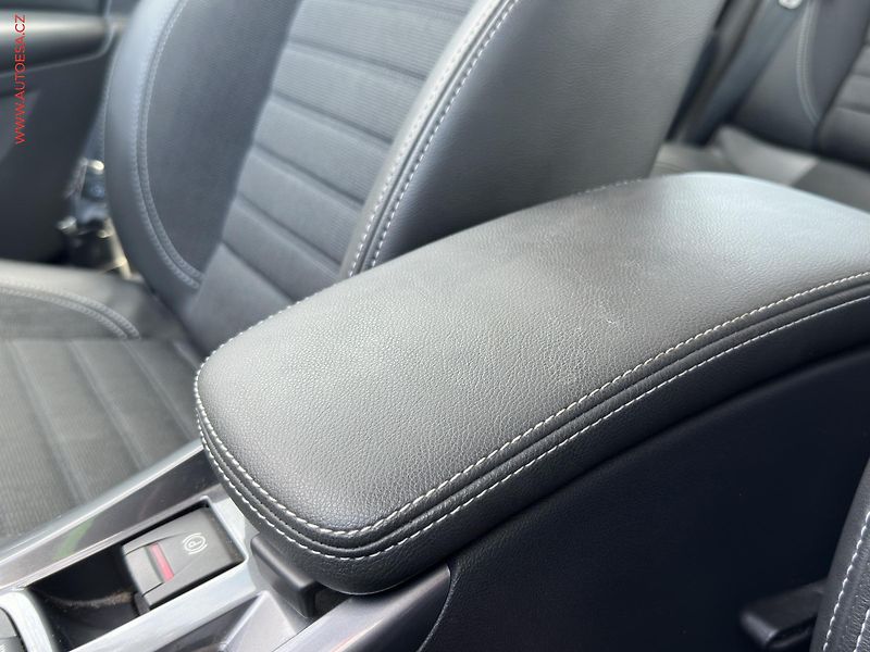 Renault Laguna (2010) 2.0d, ČR, Navi, xenon - fotka 17 z 19
