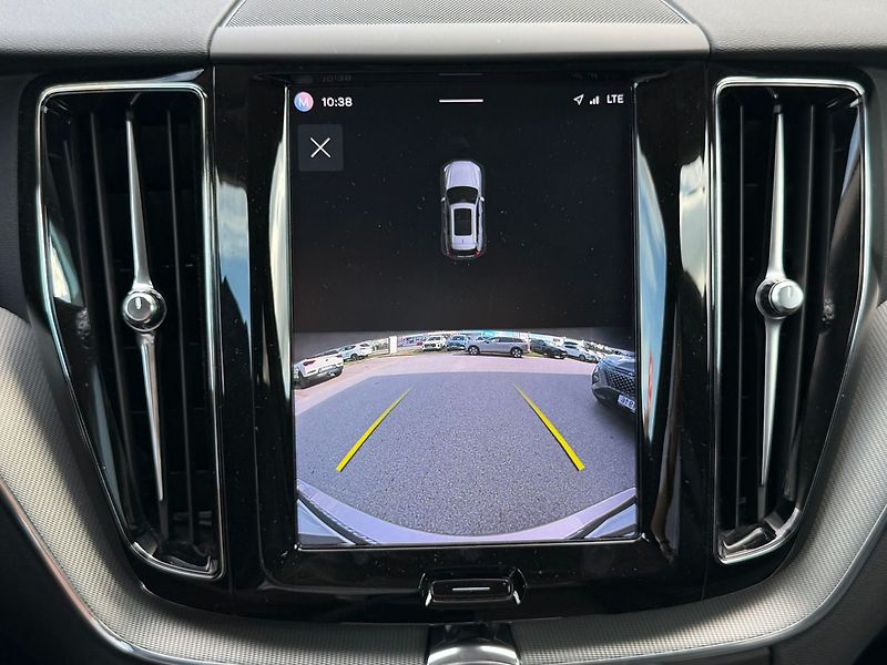 Volvo XC60 PLUS Bright B5 AWD - fotka 21 z 24