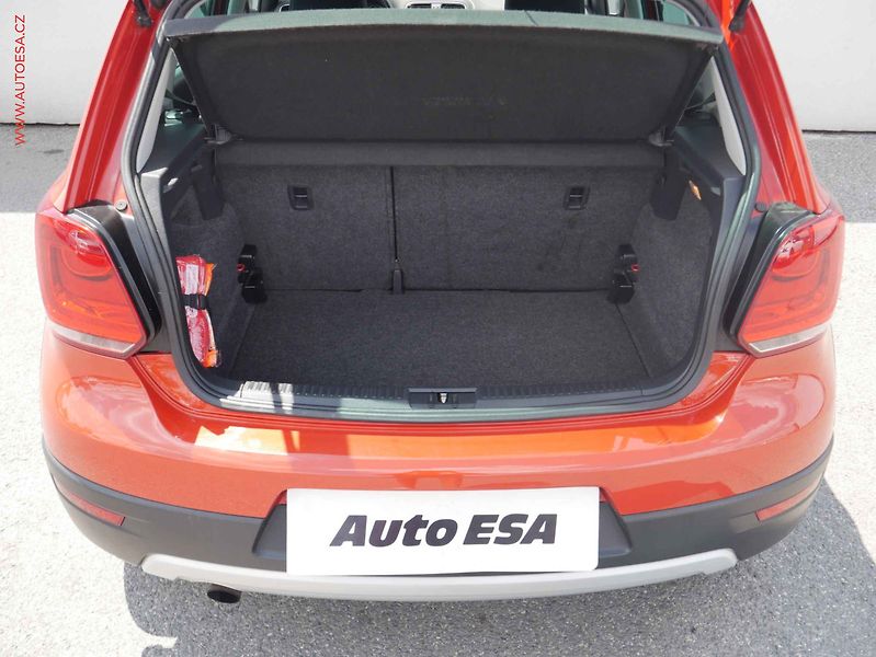 Volkswagen Polo (2011) 1.2TSi Cross, AC, výhřev sed - fotka 7 z 13