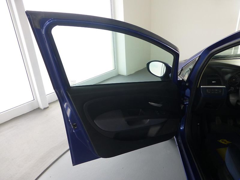 Fiat Punto (2008) 1,3JTD-KLIMATIZACE - fotka 9 z 23