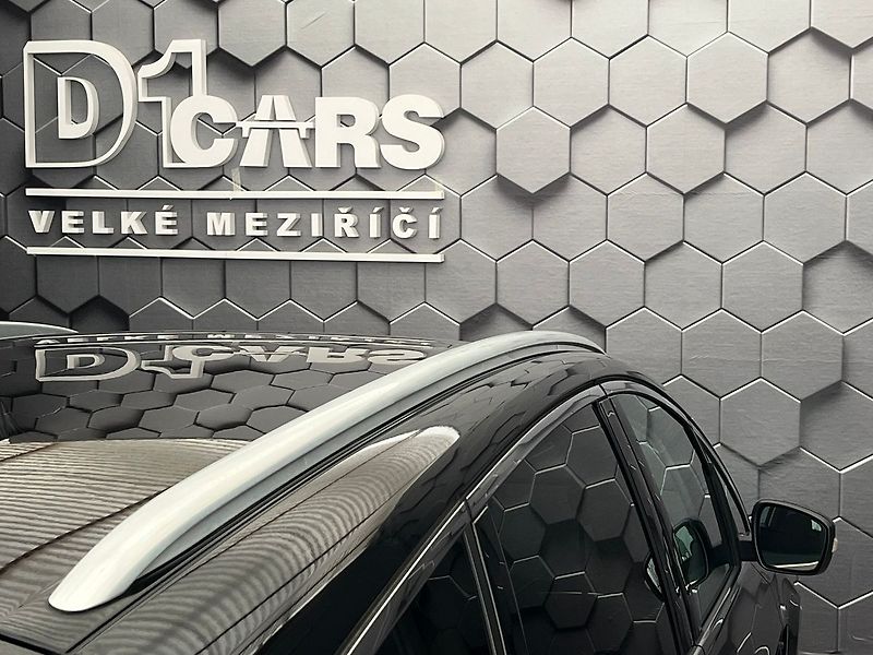 Ford S-MAX 2.0 EB Titanium manuál 7 míst - fotka 32 z 63