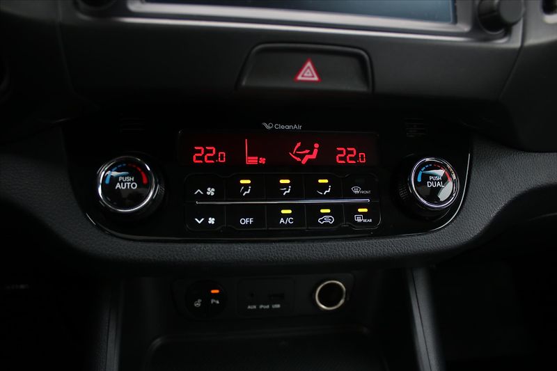 Kia Sportage 2.0 CRDI 135kW 4WD SERVIS. KN. - fotka 20 z 25