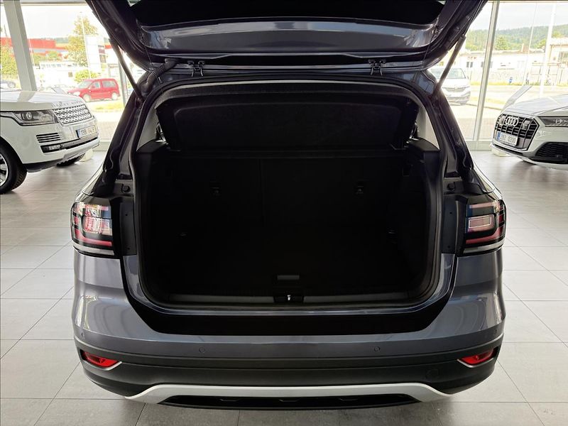 Volkswagen T-Cross 1,5   TSI 110kW,DSG,STYLE,1.MA - fotka 24 z 26