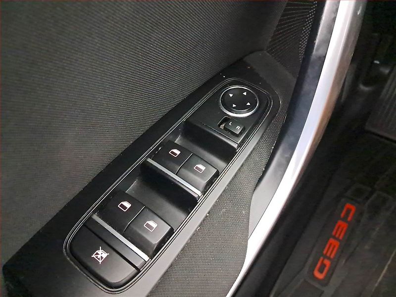 Kia Ceed (2019) 1.4 CVVT, ČR,1.maj, Serv.kniha - fotka 18 z 19