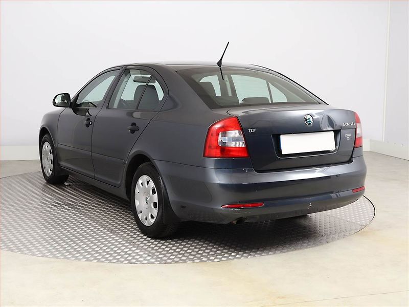 Škoda Octavia (2012) 2.0 TDI, Serv.kniha - fotka 4 z 14