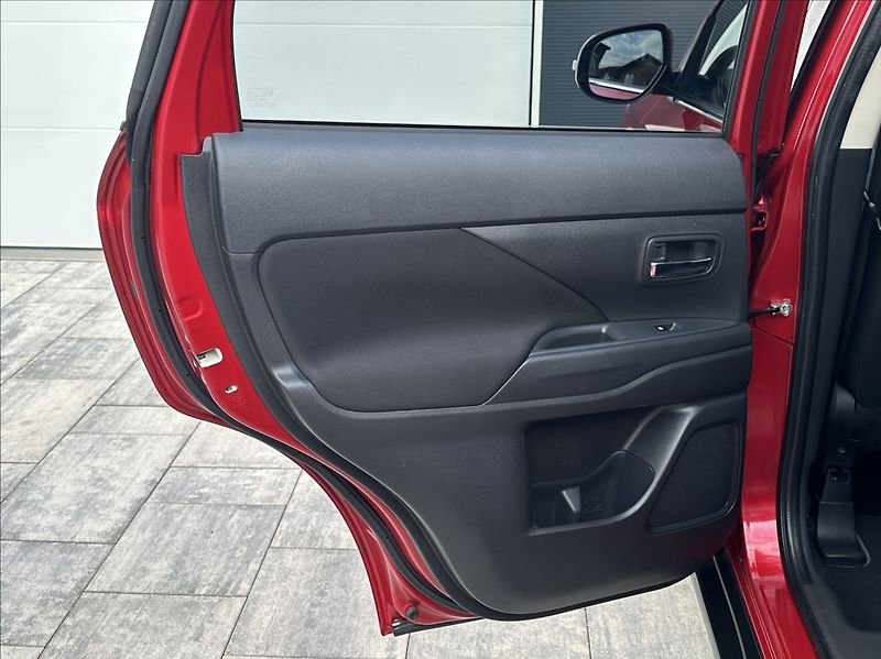 Mitsubishi Outlander 2,2 DI-D 150PS  Intense+ -7 4x - fotka 15 z 53