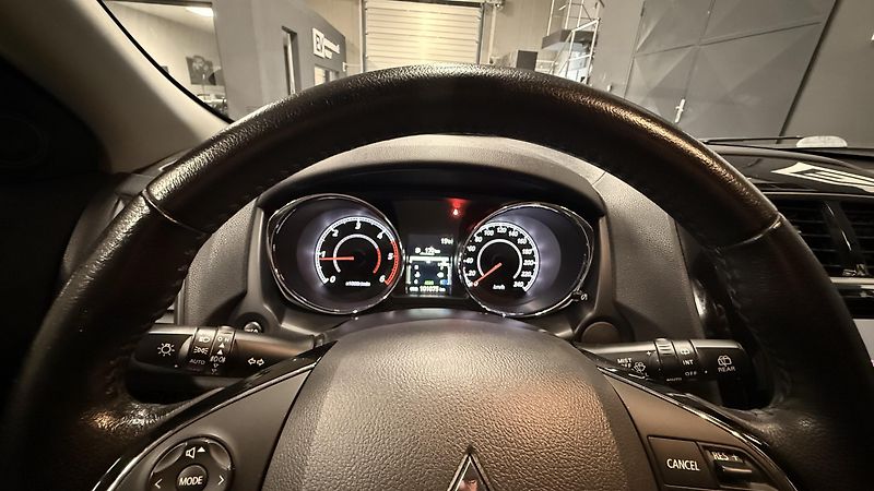 Mitsubishi ASX (2016) 1.6Di-D, ČR,4X4 - fotka 35 z 56