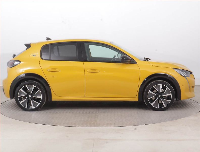 Peugeot 208 (2020) 50 kWh, SoH 87%, Automat - fotka 6 z 21