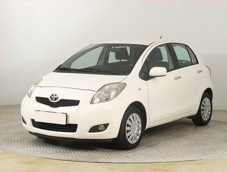 Toyota Yaris (2010) 1.0 VVT-i, Serv.kniha - fotka 2 z 15