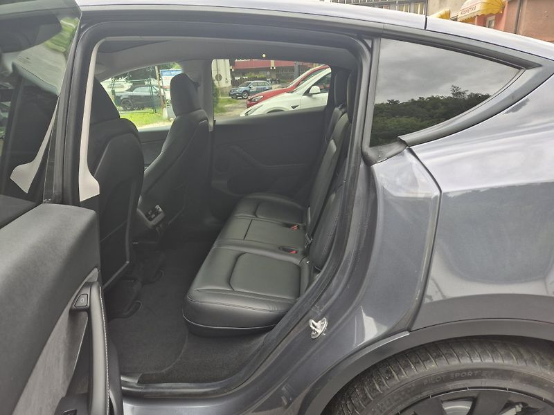 Tesla Model Y LONGE RANGE DUAL MOTOR SOH 87% - fotka 12 z 50