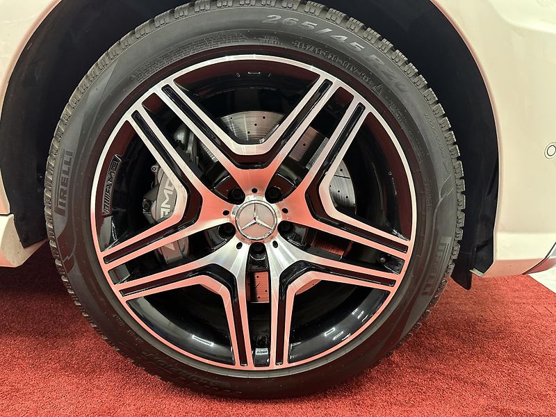 Mercedes-Benz Třídy M (2012) ML63 AMG DESIGNO*PANO*CZ*TAŽNÉ - fotka 15 z 19