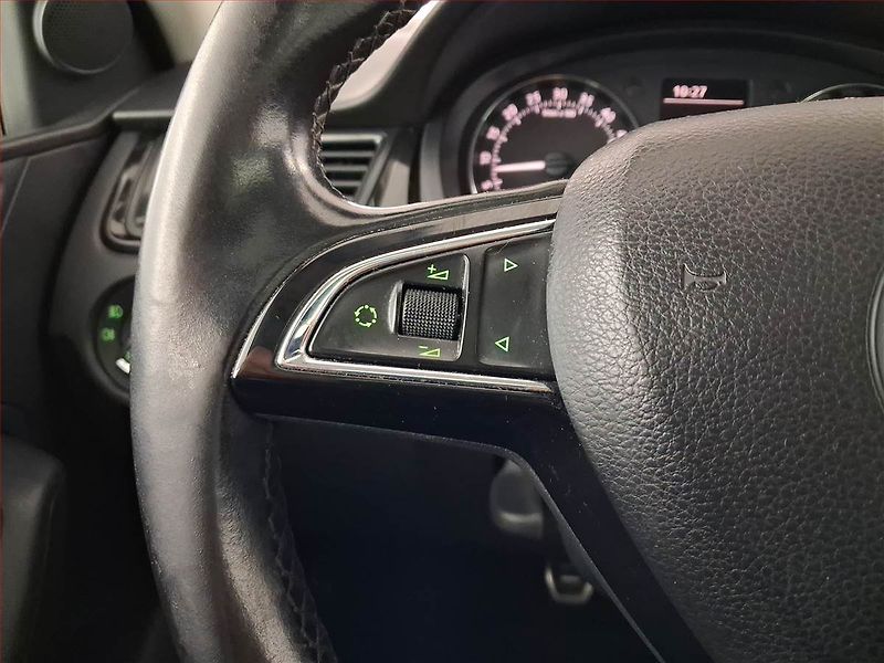 Škoda Rapid (2014) Spaceback 1.6 TDI, Serv.kniha - fotka 16 z 19