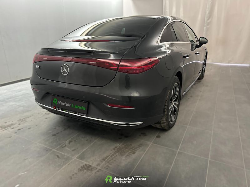 Mercedes-Benz EQE (2023) Electric Art, Panorama - fotka 5 z 13
