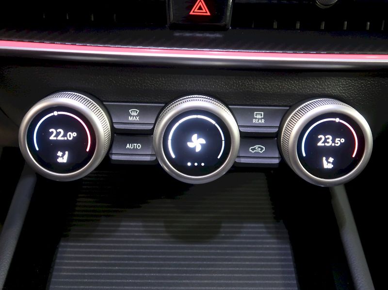 Škoda Superb (2025) iV SPORTLINE 1.5TSI 150KW NAVI - fotka 37 z 47