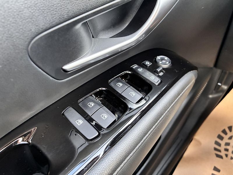 Hyundai Tucson 1,6T-GDi 110kW REZERVACE - fotka 23 z 30