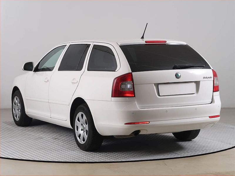 Škoda Octavia (2012) 1.2 TSI, Tempomat - fotka 4 z 15