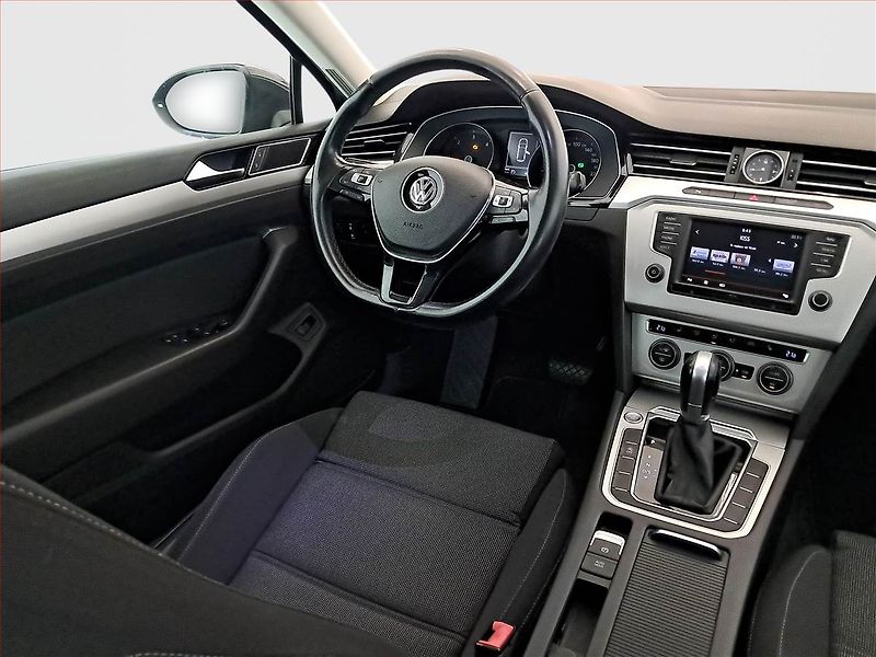 Volkswagen Passat (2015) 2.0 TDI, Automat, Navi - fotka 7 z 17