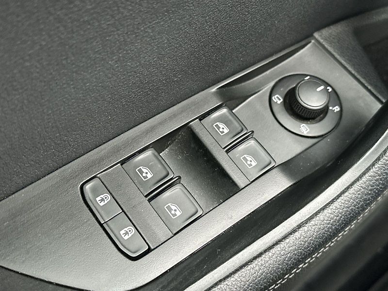 Škoda Superb (2023) Combi 2.0 TDI DSG Style + - fotka 17 z 28