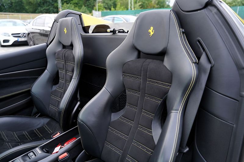 Ferrari F8 Spider/6700km/720 PS - fotka 38 z 51