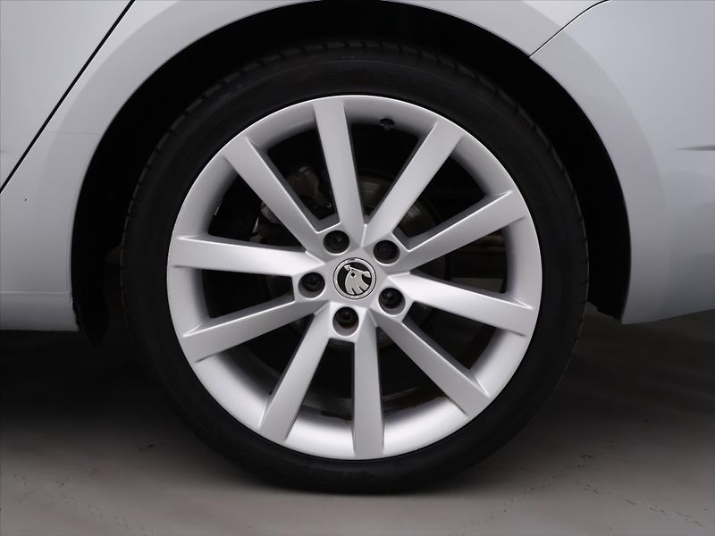 Škoda Octavia 1,4 TSI 103kW Elegance+ Xenon - fotka 25 z 32