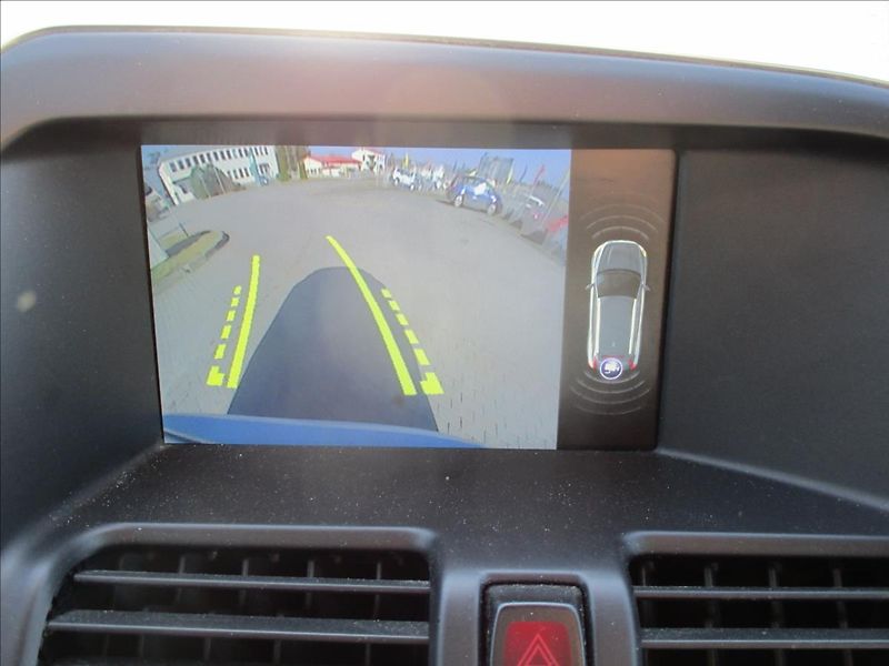 Volvo XC60 2,4 D4 Summum AWD Geartr GPS P - fotka 22 z 32