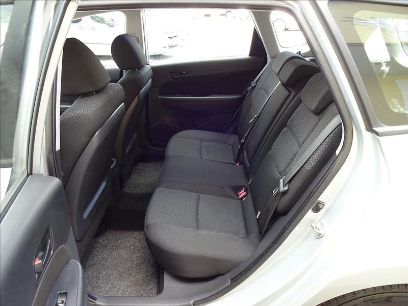 Hyundai i30 1,4i 16V 80kW LPG COMBI - fotka 19 z 46
