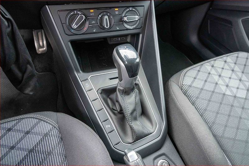 Volkswagen Taigo (2022) R-Line 1.0 TSI - fotka 13 z 16