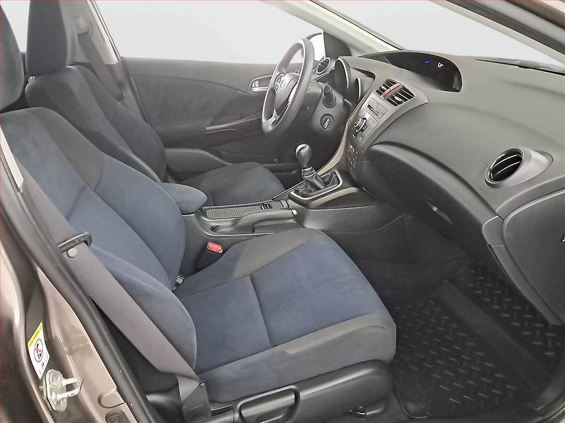 Honda Civic (2013) 1.4 i-VTEC - fotka 9 z 16