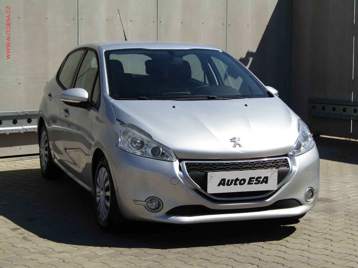 Peugeot 208 1.4d, ČR, autoAC, temp