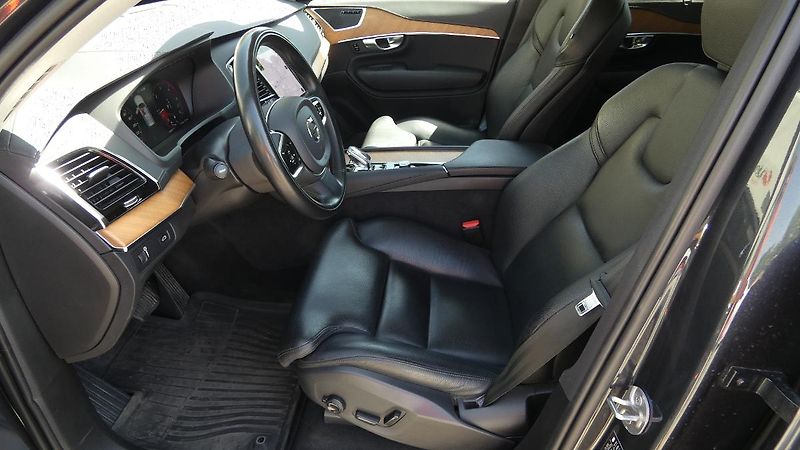 Volvo XC90 B5 AWD Drive-E mHEV aut. Inscr - fotka 17 z 25