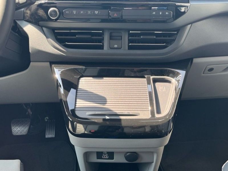 Ford Tourneo Custom 2.0D,125KW, CZ, DPH,1. MAJ - fotka 11 z 35