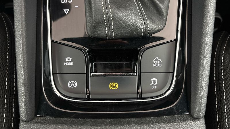Škoda Karoq 2.0 TDI DSG 4x4 Sportline Excl - fotka 24 z 32