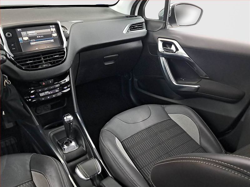 Peugeot 2008 (2014) 1.6 e-HDi, Automat, Tempomat - fotka 8 z 17