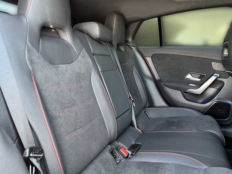 Mercedes-Benz CLA Třída 200 d Shooting Brake AMG - fotka 19 z 20