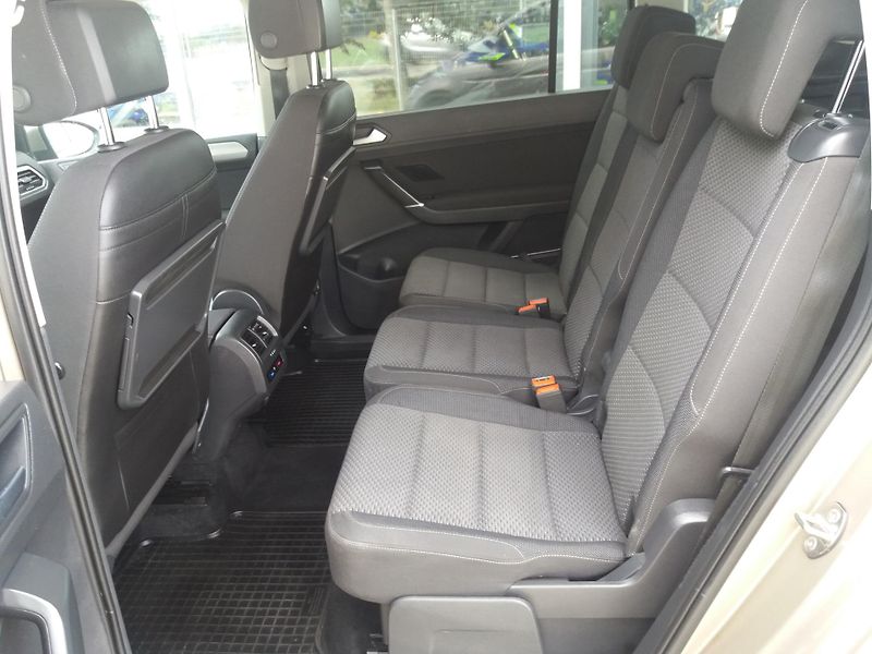Volkswagen Touran 1.2TSi,81kW,7.MÍST,KAMER.VÝHŘE - fotka 21 z 28