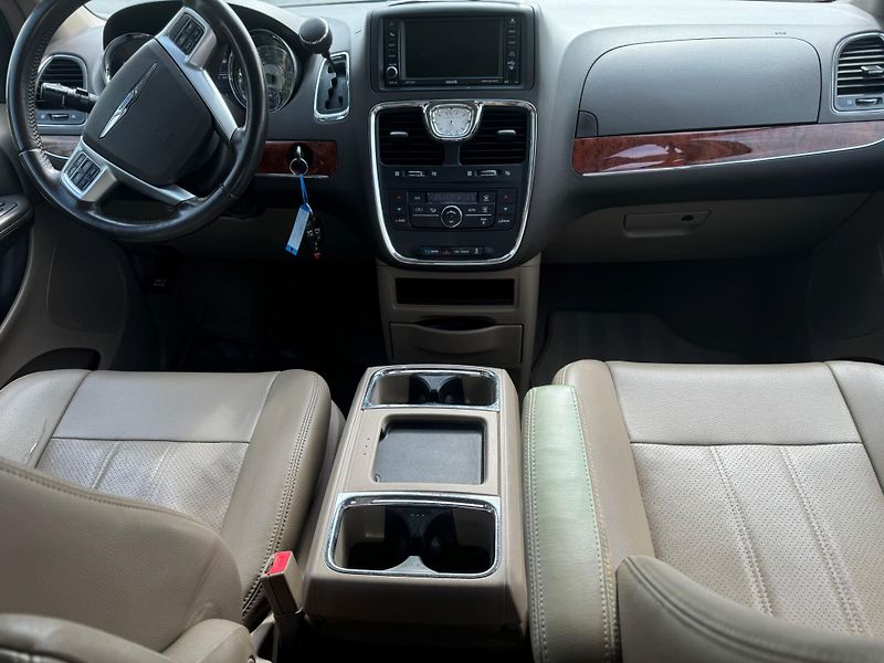 Chrysler Town & Country (2012) 3.6 RT Stown DVD 2012 - fotka 11 z 19