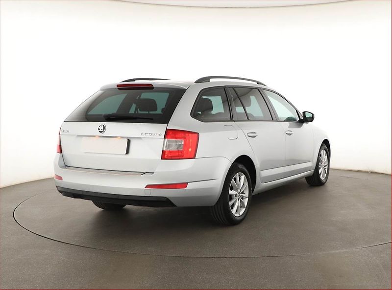 Škoda Octavia (2016) 1.6 TDI, Tempomat - fotka 5 z 13