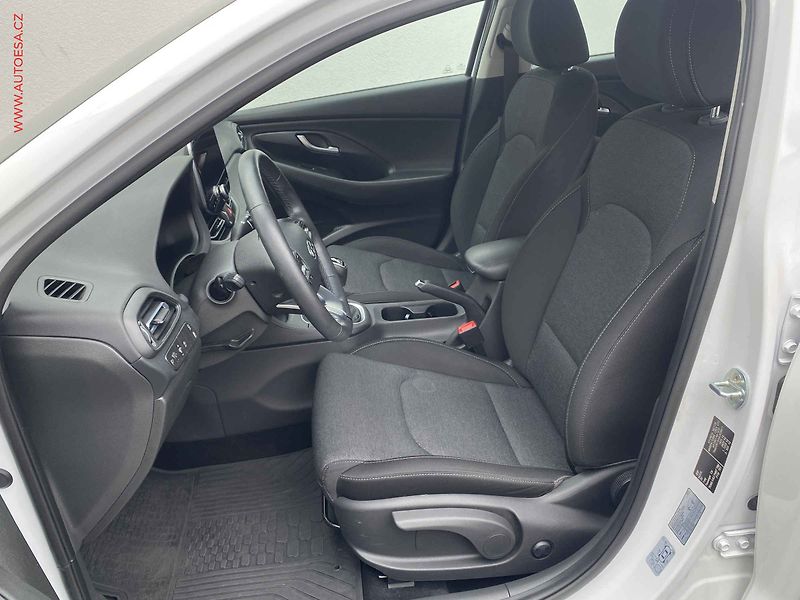 Hyundai i30 (2022) 1.0 T-GDI, 1.maj,ČR, servis - fotka 9 z 19