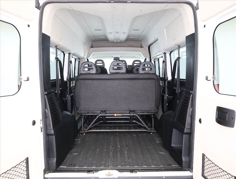Peugeot Boxer (2017) 2.0 BlueHDi, Bus, 9Míst, DPH - fotka 17 z 17