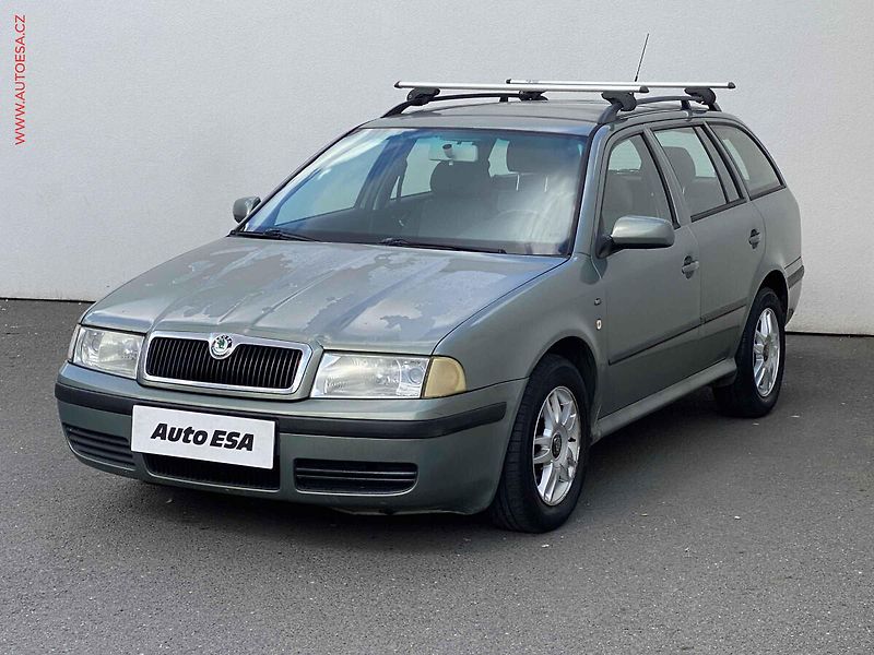 Škoda Octavia (2002) 1.6i, ČR, AC, TZ - fotka 3 z 12
