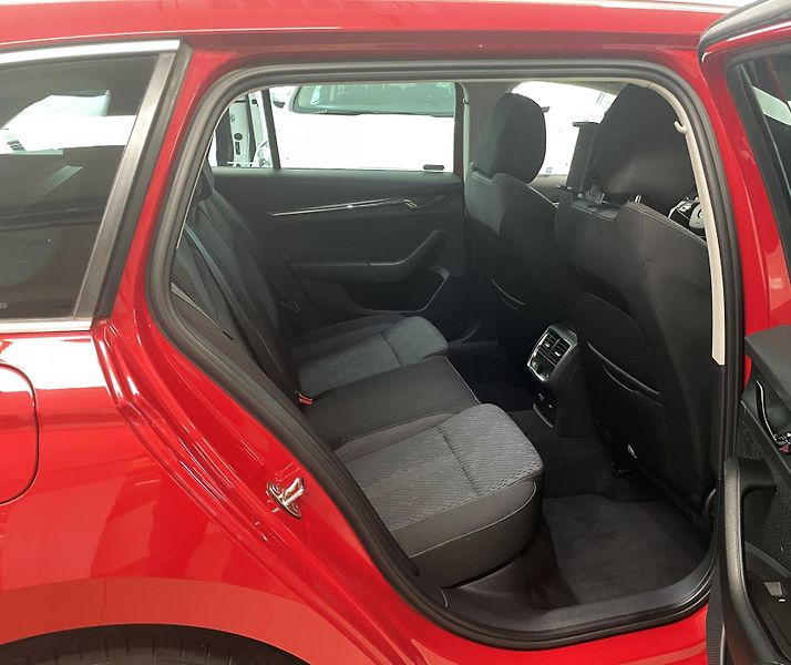 Škoda Octavia 2.0TDI DSG Style 4x4, ČR - fotka 13 z 33