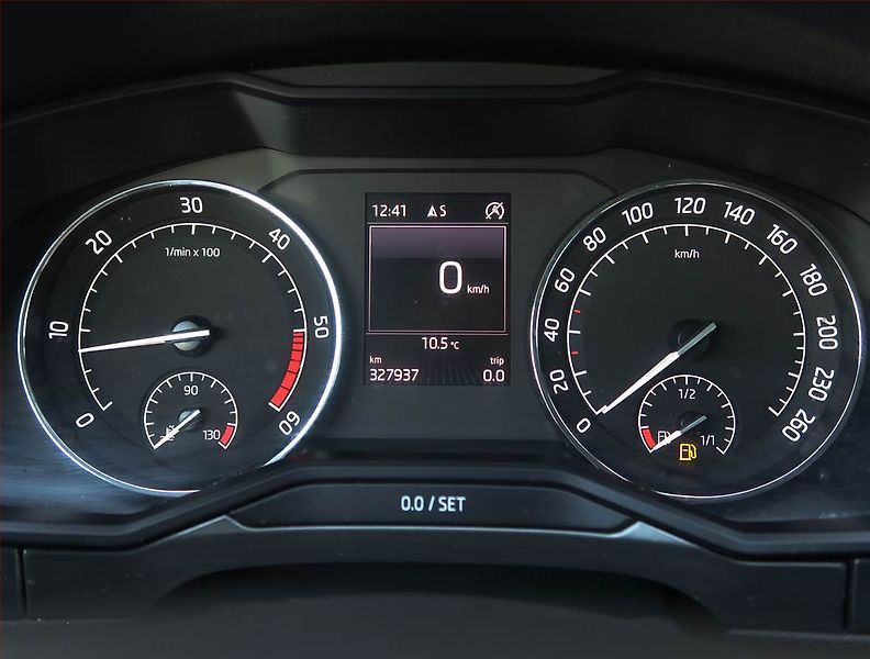 Škoda Superb (2015) Style Plus 1.6 TDI, Automat - fotka 11 z 16