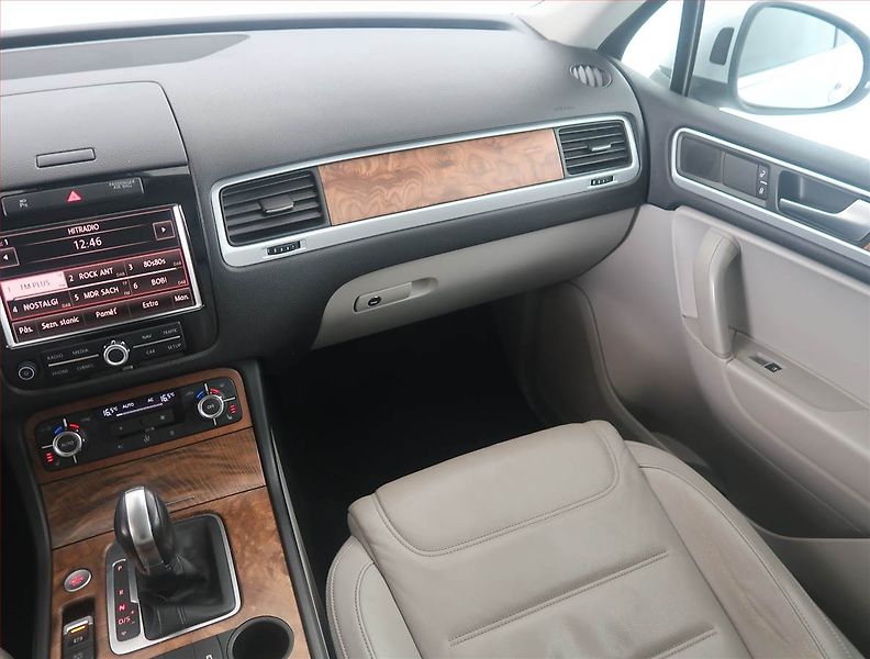 Volkswagen Touareg (2012) 3.0 TDI, 4X4, Automat - fotka 8 z 18