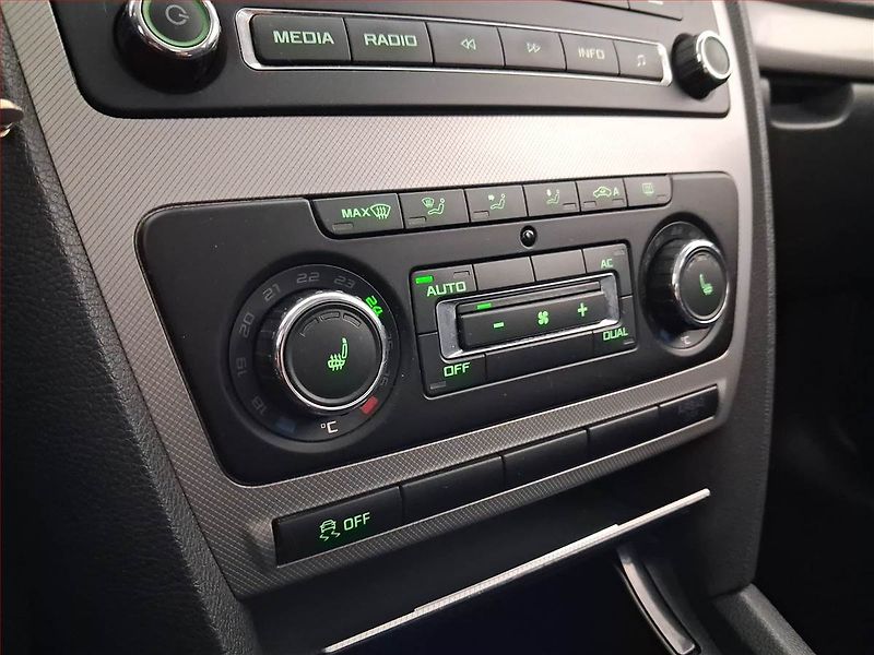 Škoda Octavia (2011) Elegance 1.6 TDI, Serv.kniha - fotka 13 z 19