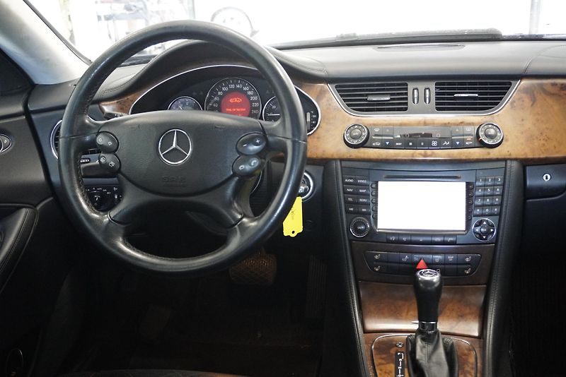 Mercedes-Benz CLS (2005) CLS350 3,5I AUTOMAT - fotka 22 z 31