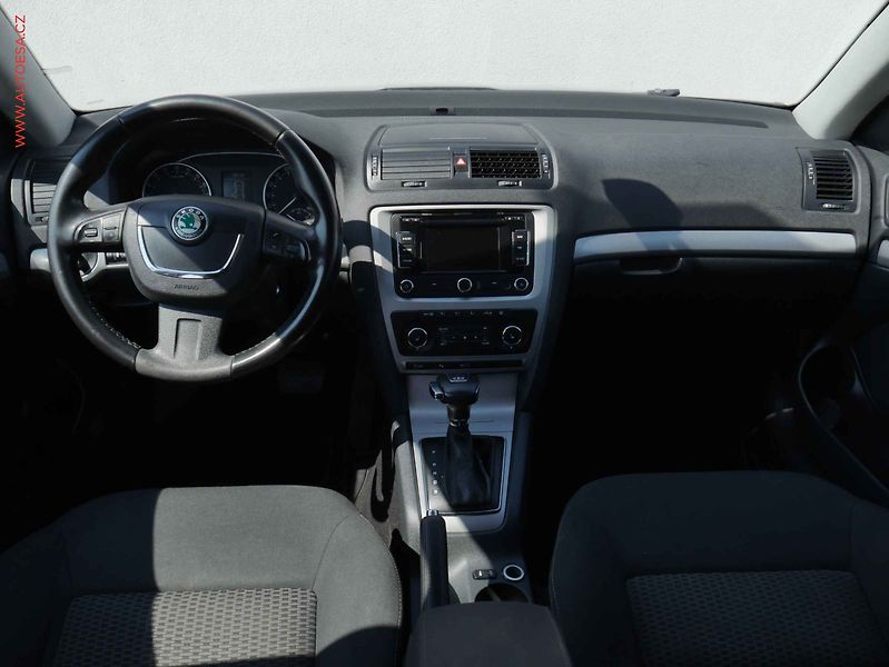 Škoda Octavia (2013) 2.0TDi, DSG, xenon, navi - fotka 8 z 14