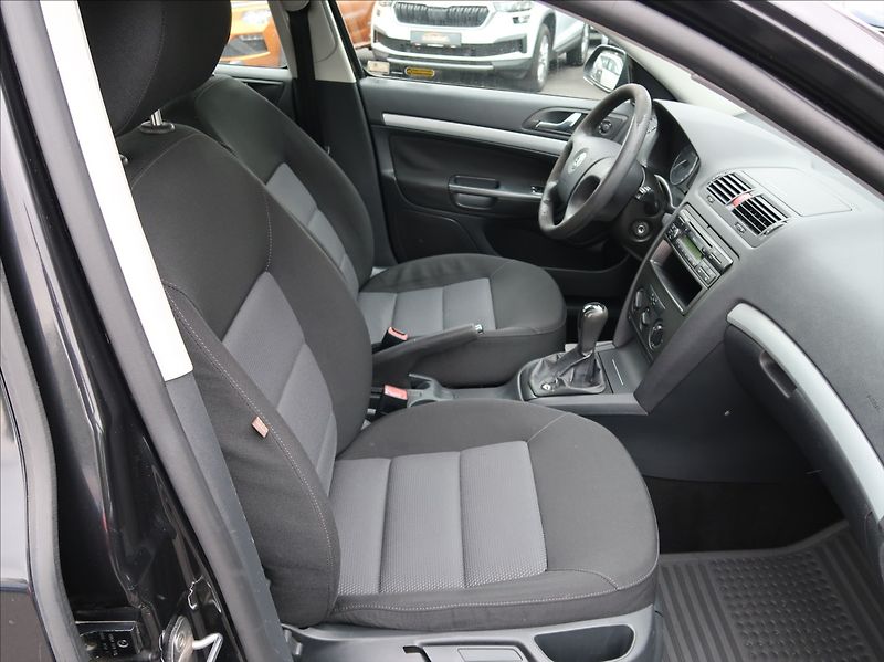 Škoda Octavia 1,6 FSi,85kW,NovéČR,klima - fotka 13 z 19