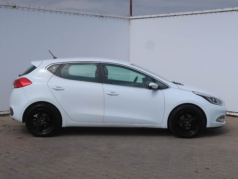 Kia Ceed (2013) 1.4 CRDi, Serv.kniha, Tempomat - fotka 6 z 13