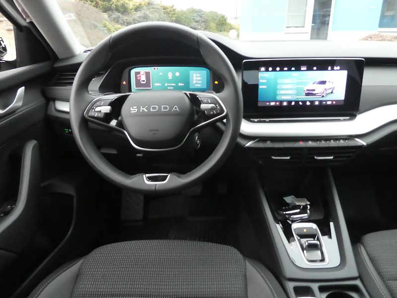 Škoda Octavia Kombi 2,0TDi 110kW automat  - fotka 8 z 15