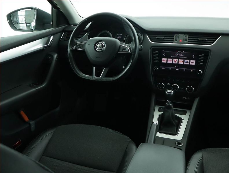 Škoda Octavia (2018) 1.5 TSI, Serv.kniha, Kůže - fotka 7 z 15